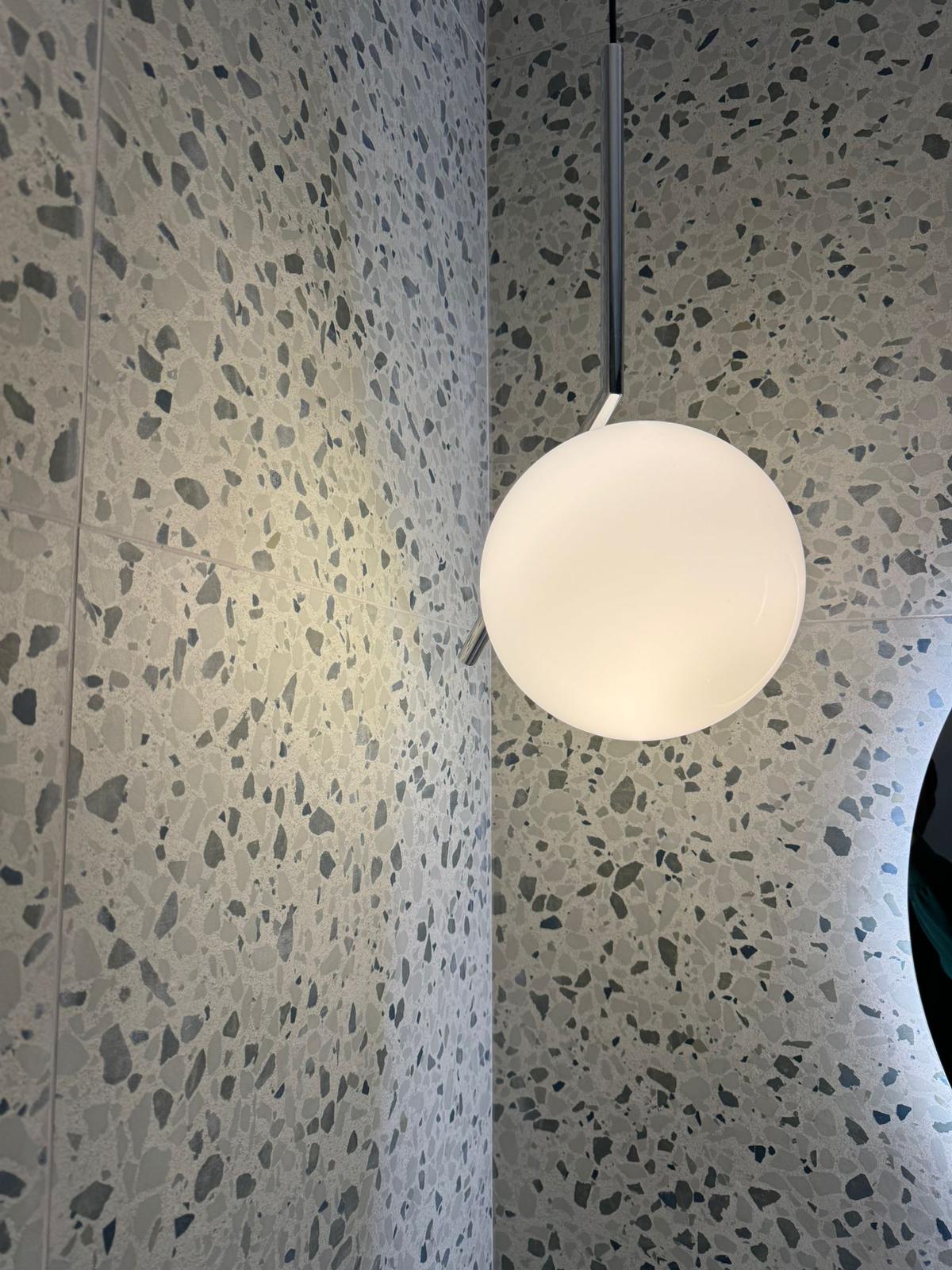 Dettaglio illuminazione del bagno — ristrutturazione di un appartamento a Salerno