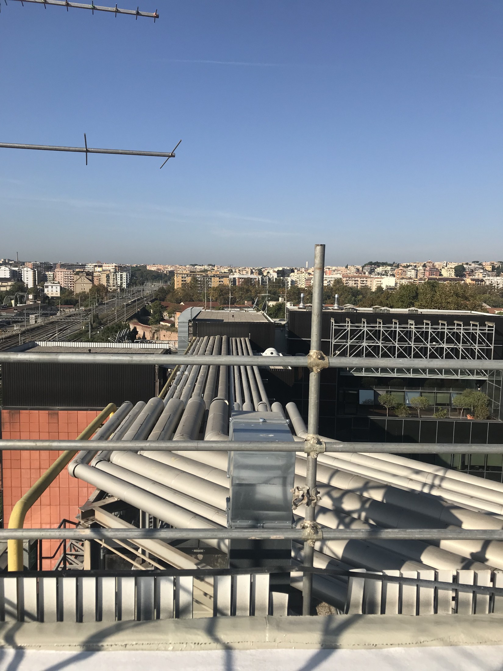 Vista degli impianti presenti sulla copertura dell'immobile